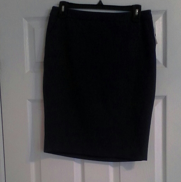 Size 6 Olive green skirt by the limited - Picture 2 of 3